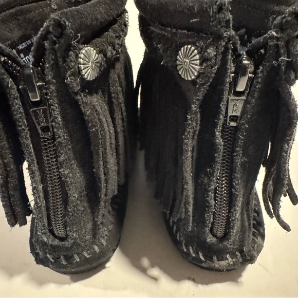 Minnetonka Black Suede Fringe Boots Size 9 - Picture 7 of 14